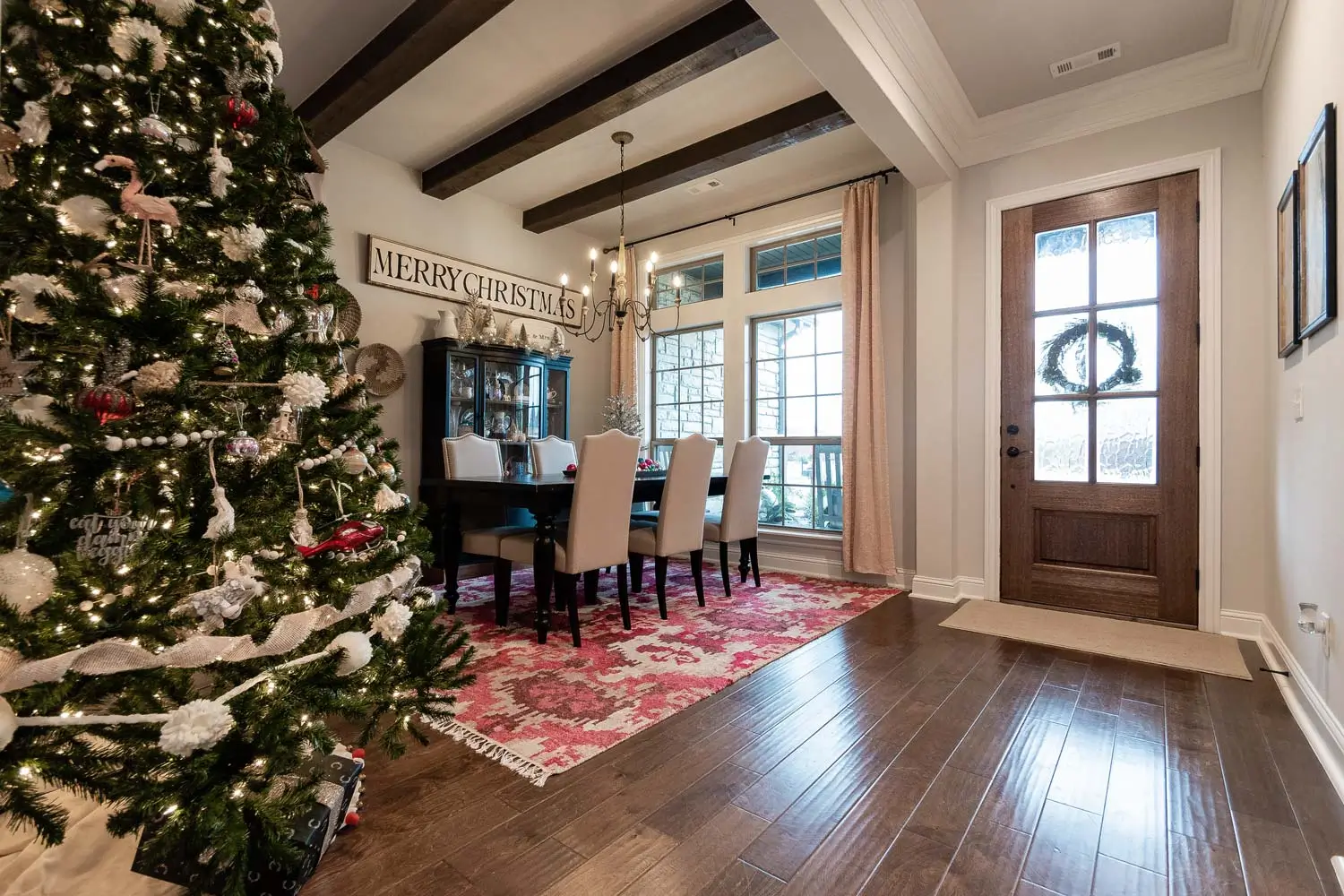 Christmas decorations in the dining room